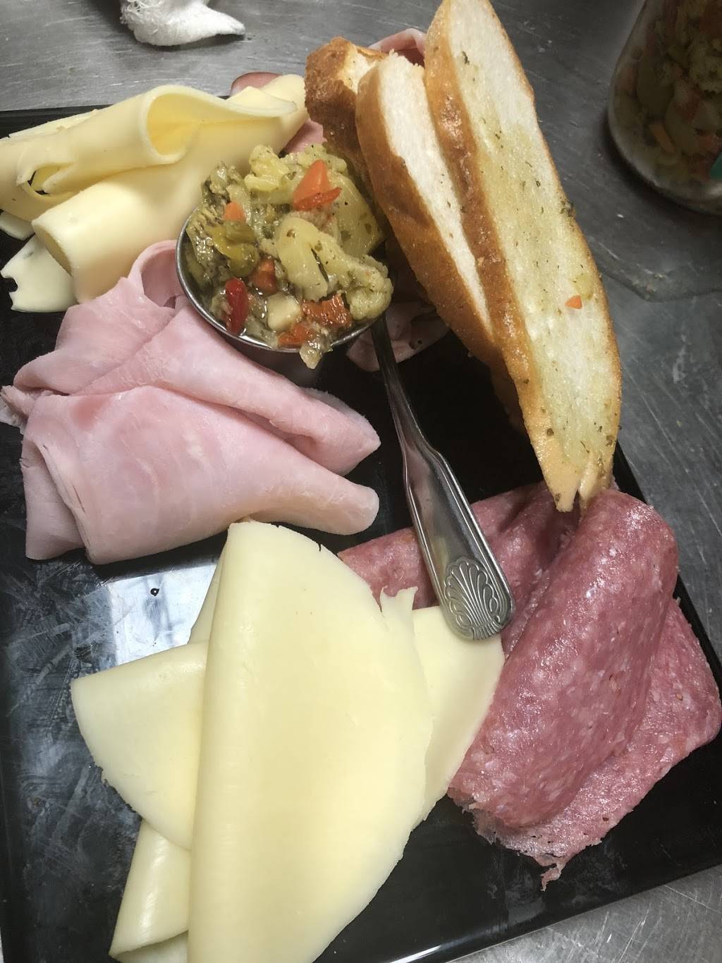 Top Hat Oyster Bar & French Quarter Kitchen | restaurant | 106 Bedford Ave, Bellmore, NY 11710, USA | 5169001560 OR +1 516-900-1560