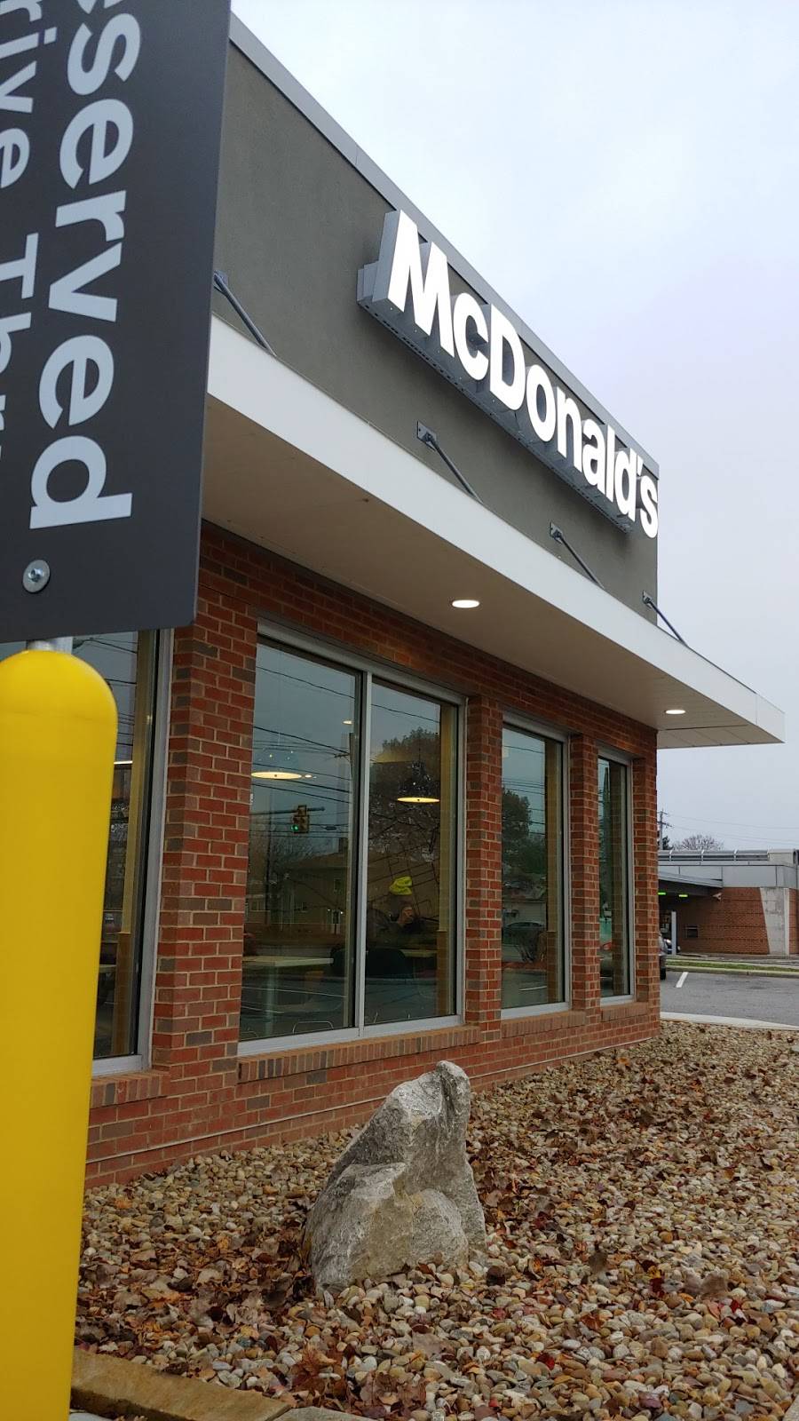McDonalds | cafe | 4738 Ridge Rd, Brooklyn, OH 44144, USA | 2166611275 OR +1 216-661-1275