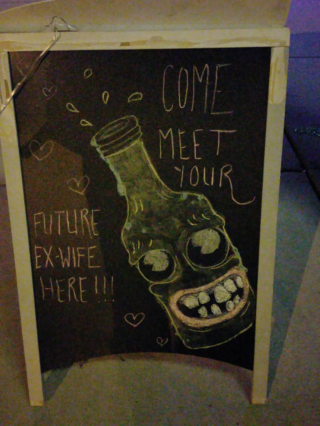 Lucky 7S Bar & Grill | restaurant | 1313 S Broadway, Green Bay, WI 54304, USA | 9204307777 OR +1 920-430-7777