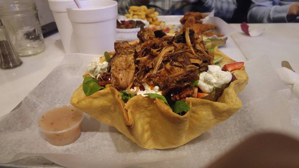 Windy City Bar | restaurant | 67 E Cermak Rd, Chicago, IL 60616, USA | 3127945901 OR +1 312-794-5901