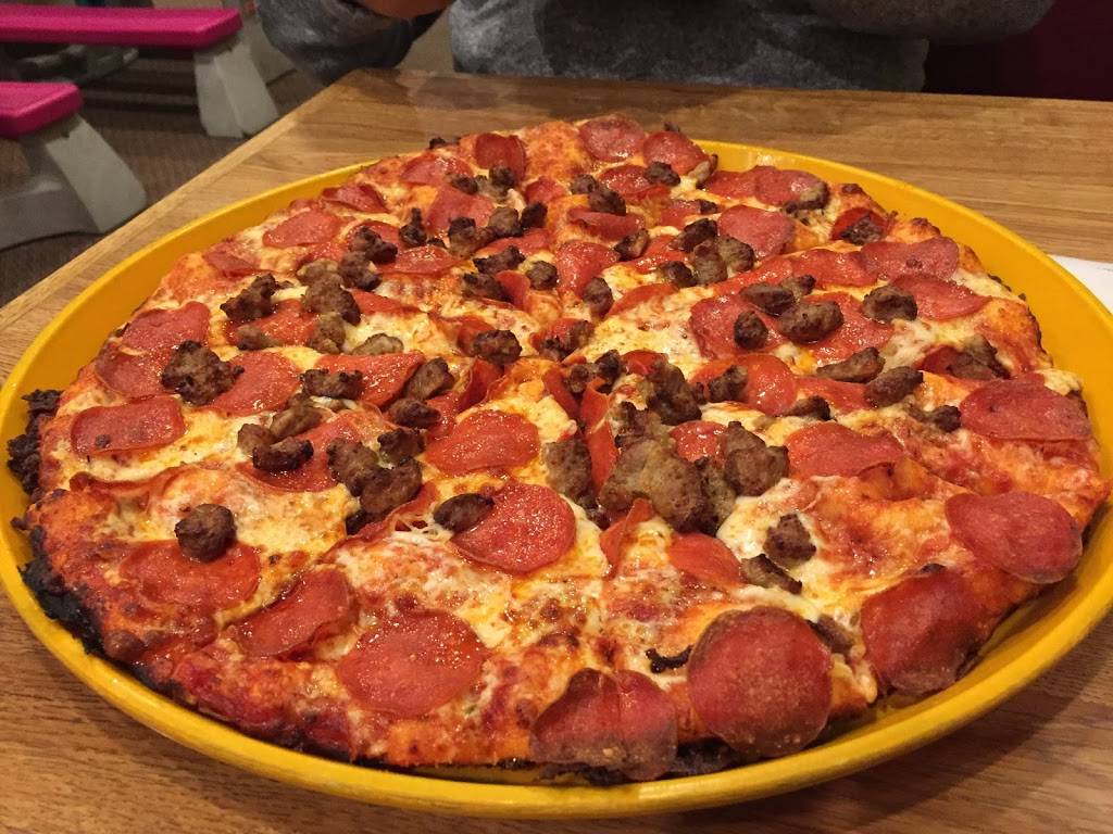 Round Table Pizza | meal delivery | 128 Woodside Rd, Redwood City, CA 94061, USA | 6503652770 OR +1 650-365-2770