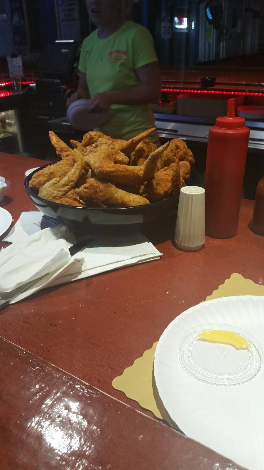 Woodpeckers Pub & Grub | restaurant | 3500 7th Street Rd, New Kensington, PA 15068, USA | 7243399287 OR +1 724-339-9287