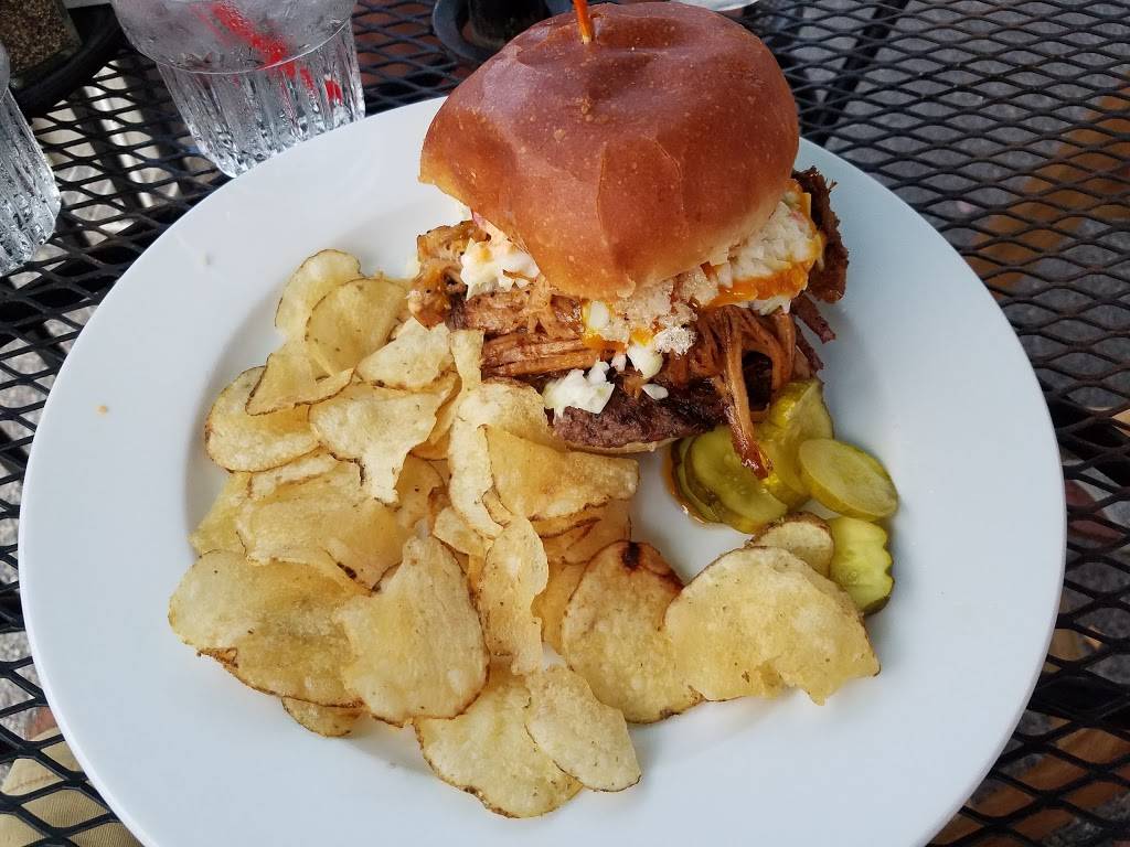 Dee-Lite Bar & Grill | restaurant | 24 Washington Ave, Grand Haven, MI 49417, USA | 6168445055 OR +1 616-844-5055