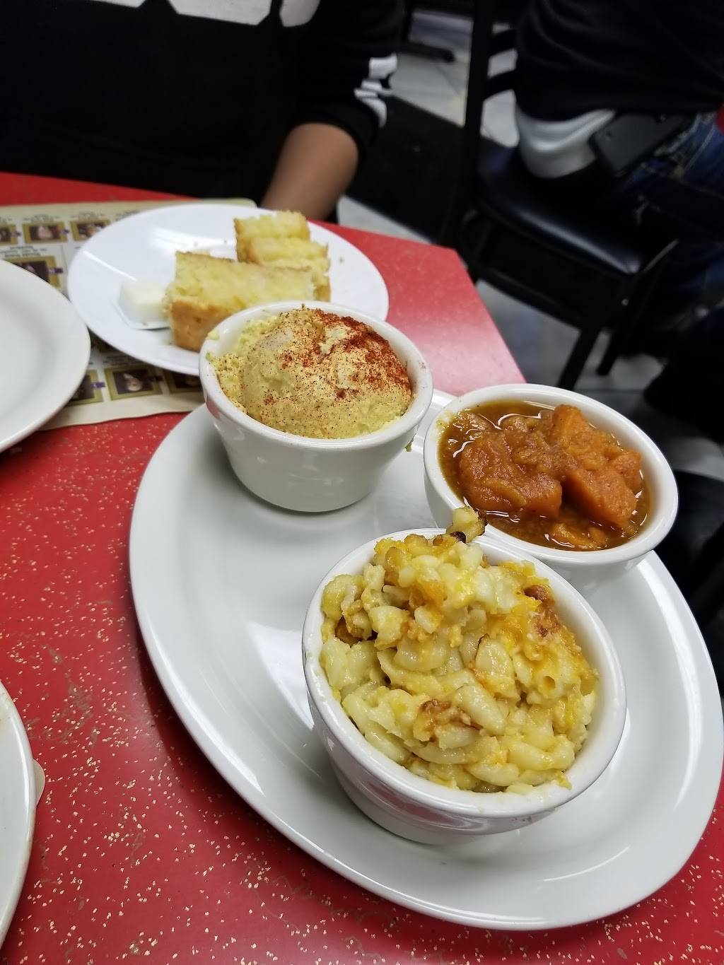 Tasteys Gails Southern Style Soul Food | restaurant | 275 Sanford St, East Orange, NJ 07018, USA | 8625201242 OR +1 862-520-1242