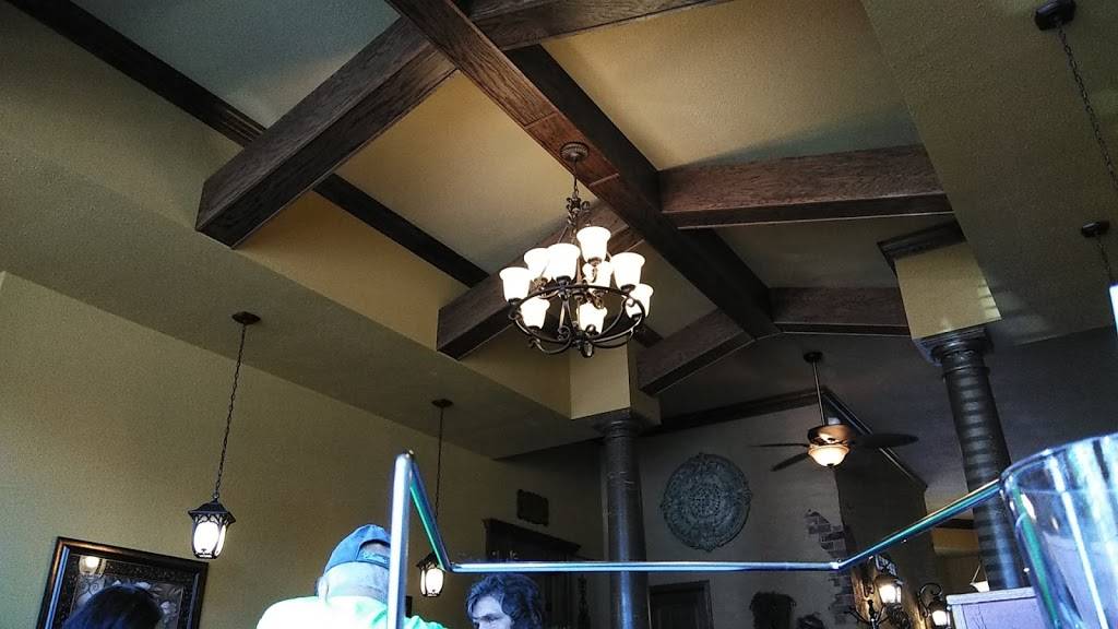 Gus Pizza Palace | restaurant | 139 W Main St, Whitewater, WI 53190, USA | 2624733562 OR +1 262-473-3562