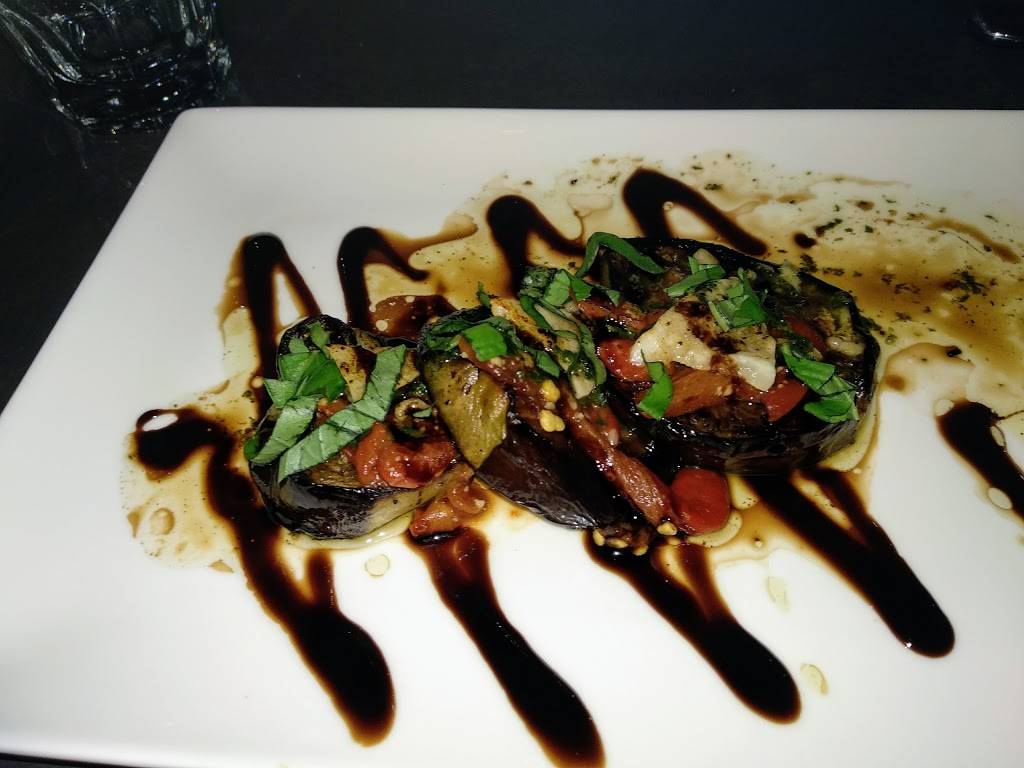 Cyranos Restaurant | restaurant | 2039 Robertson Rd, Nepean, ON K2H 8R2, Canada | 6137210510 OR +1 613-721-0510