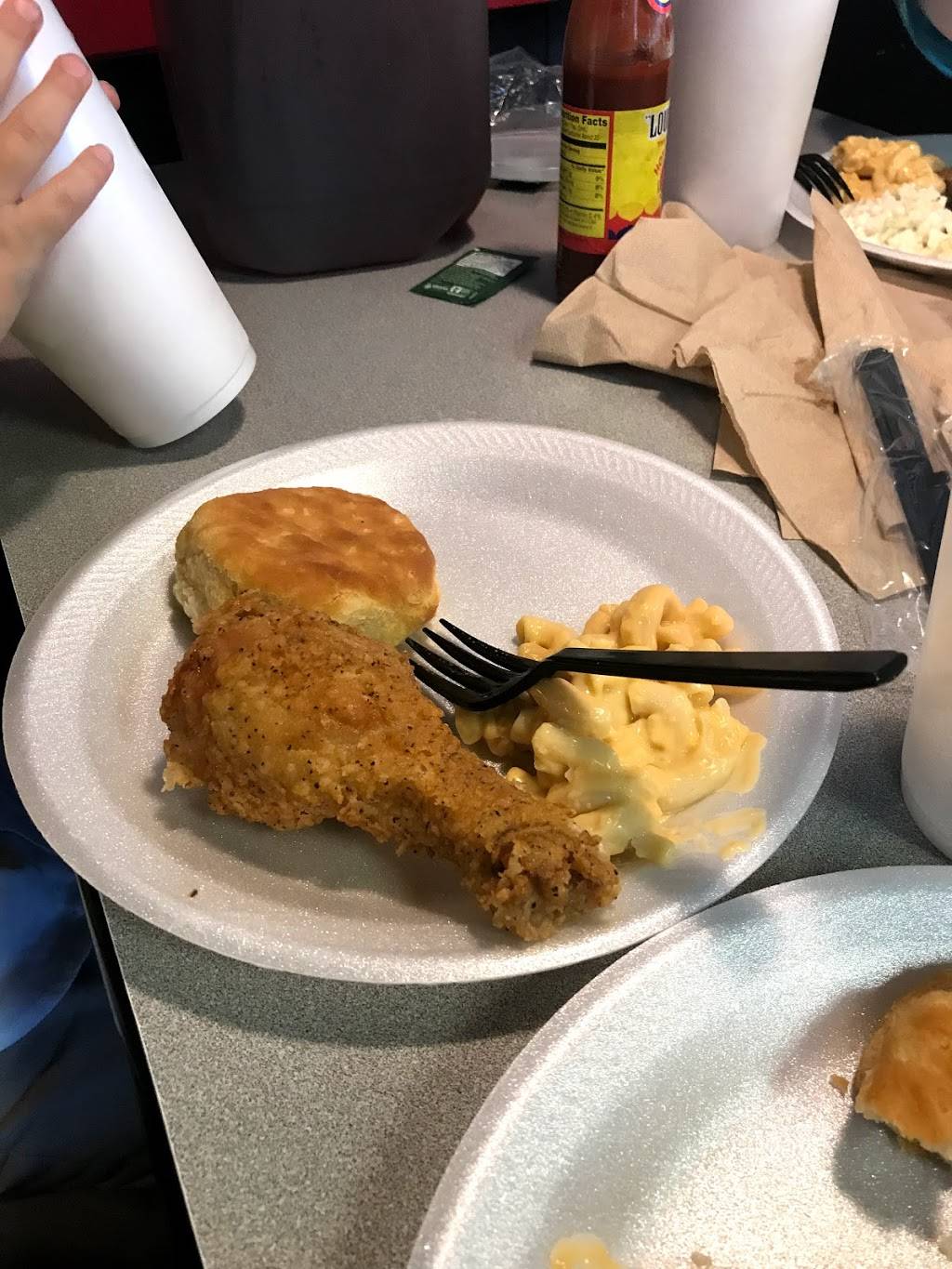 Umphys Chicken & Biscuit | restaurant | 745 Old Hickory Blvd, Jackson, TN 38305, USA | 7316640183 OR +1 731-664-0183