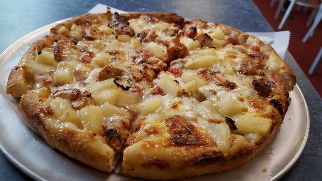 Town Pizza Restaurant | restaurant | 15 Wentworth St, Kittery, ME 03904, USA | 2074391265 OR +1 207-439-1265