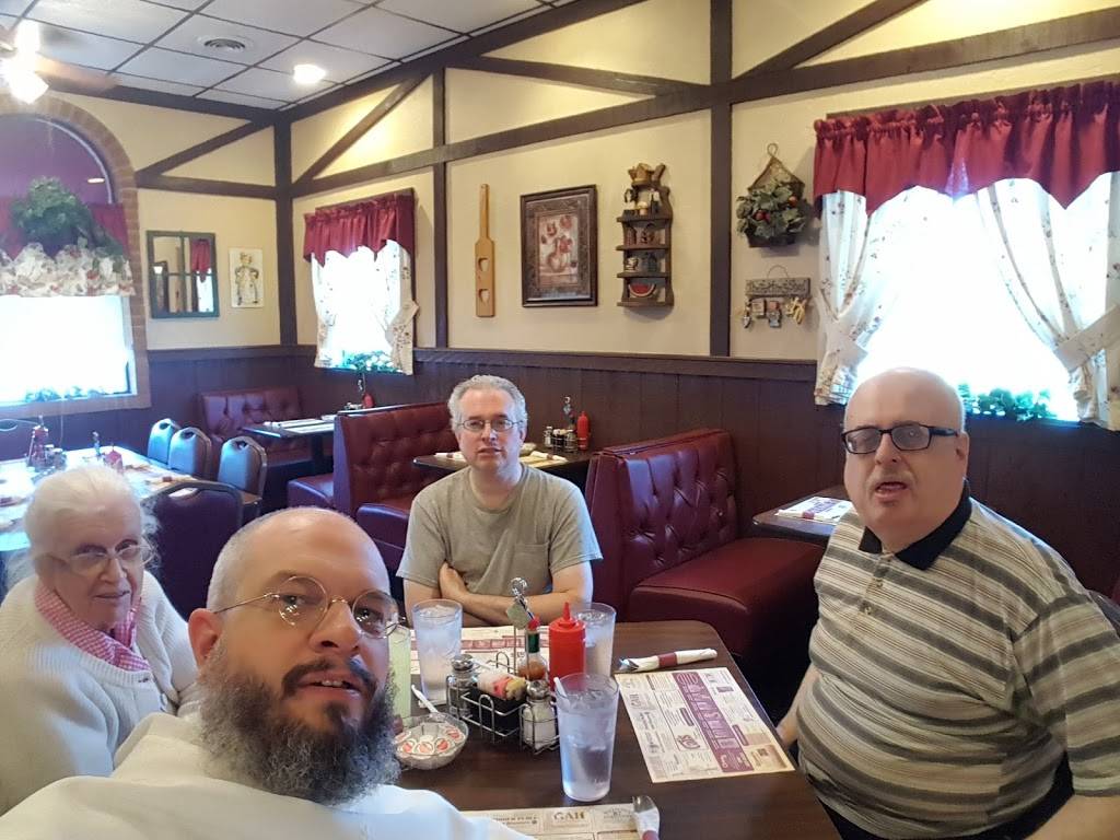 Cals Restaurant & Pizza Express | restaurant | 8301 Windham St, Garrettsville, OH 44231, USA | 3305272133 OR +1 330-527-2133