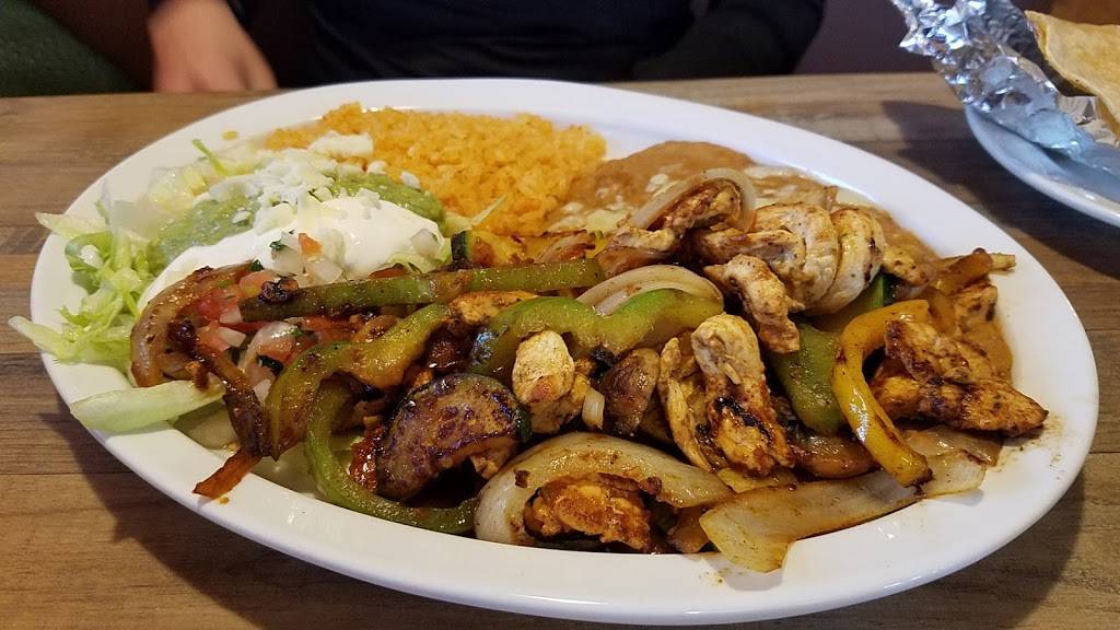 La Cantina | restaurant | 620 Nygaard St, Stoughton, WI 53589, USA | 6084001266 OR +1 608-400-1266