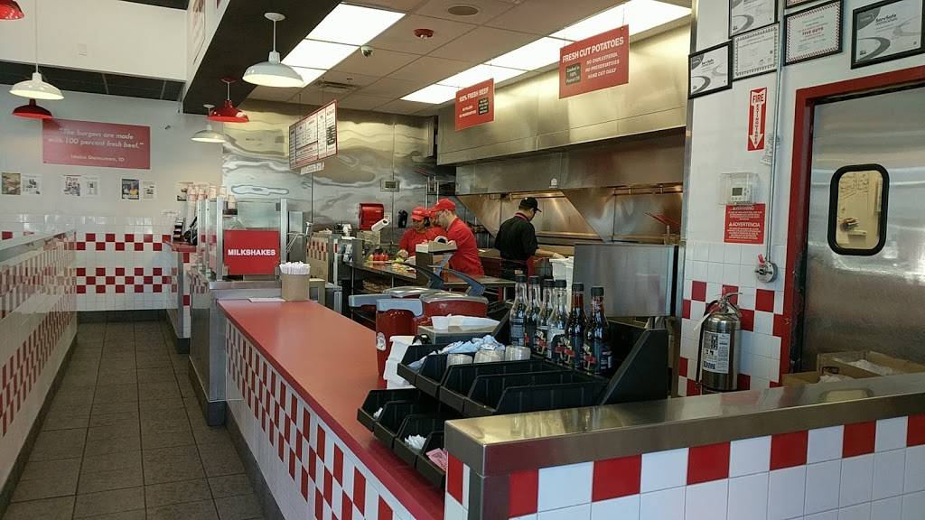 Five Guys | meal takeaway | 7 Warren St, Randolph, MA 02368, USA | 7819630600 OR +1 781-963-0600