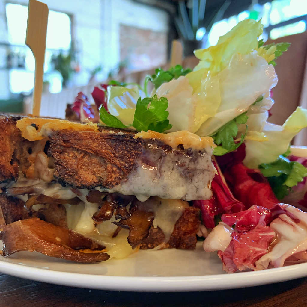 Bar Avalon | restaurant | 2112 Sunset Blvd ste k, Los Angeles, CA 90026, USA | 2139085352 OR +1 213-908-5352