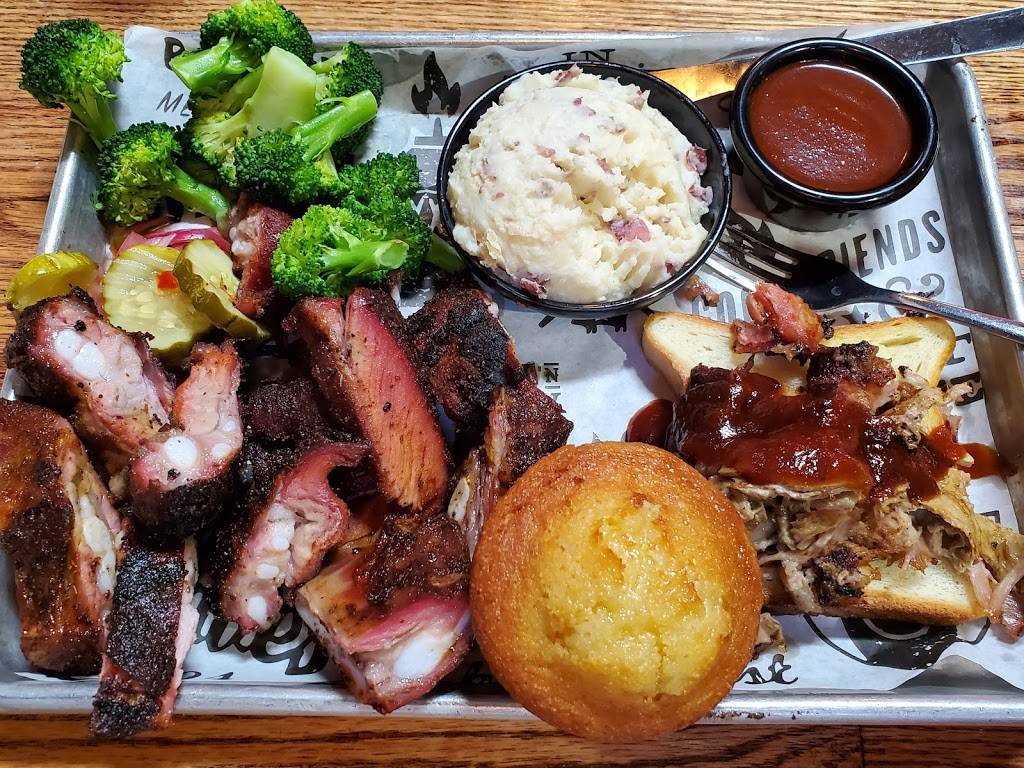 Famous Daves Bar-B-Que | restaurant | 1135 Airway Blvd, El Paso, TX 79925, USA | 9158438400 OR +1 915-843-8400