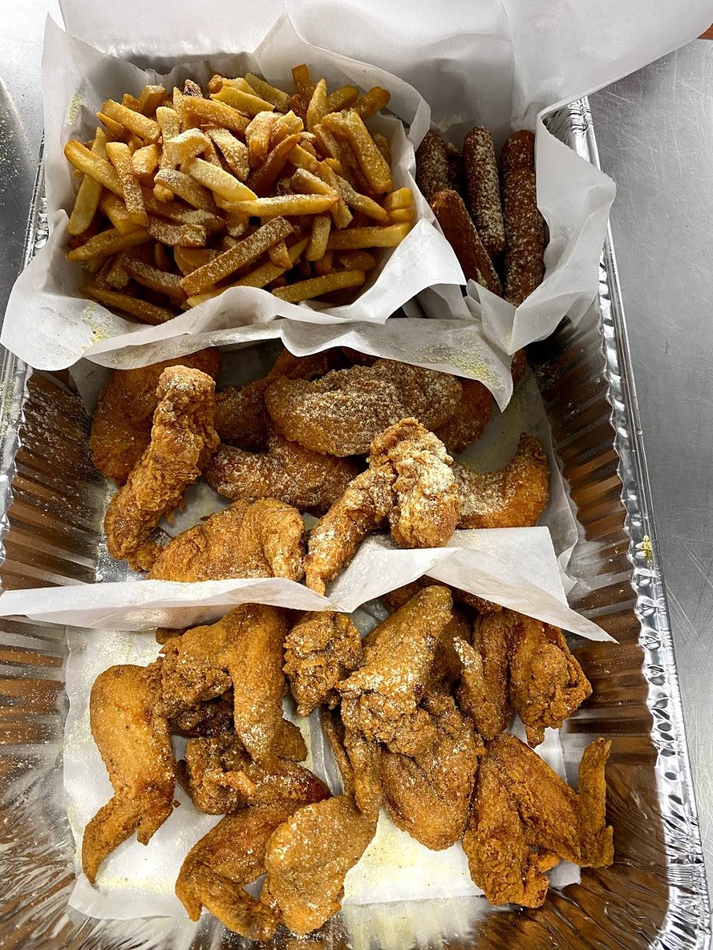 Big Sharks Fish & Chicken | restaurant | 1154 E Prairie Ave, Decatur, IL 62521, USA | 2177750707 OR +1 217-775-0707