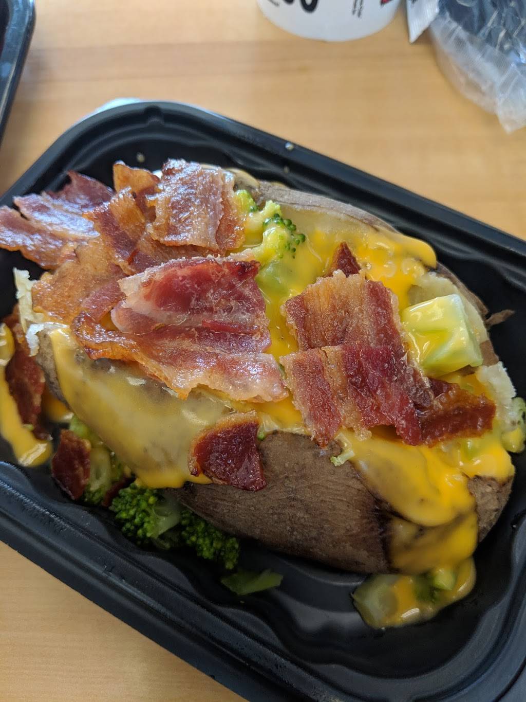 Wendys | restaurant | 8100 W Hialeah Gardens Blvd, Hialeah, FL 33018, USA | 3058236677 OR +1 305-823-6677