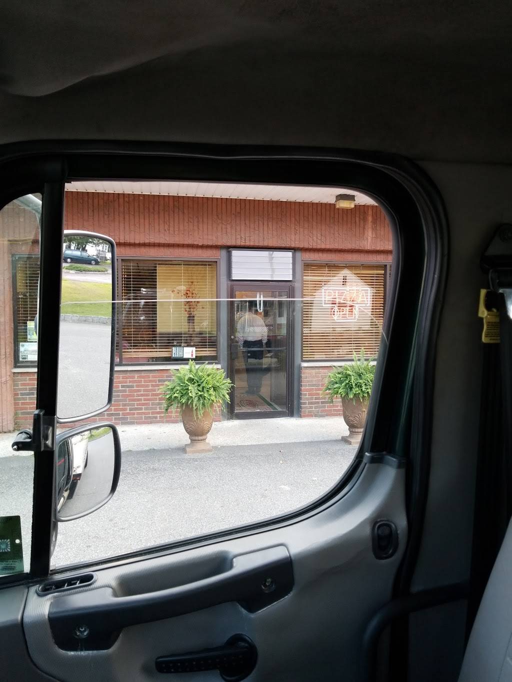 Joes Pizzeria & Restaurant | meal delivery | 586 US-46, Kenvil, NJ 07847, USA | 9735843335 OR +1 973-584-3335