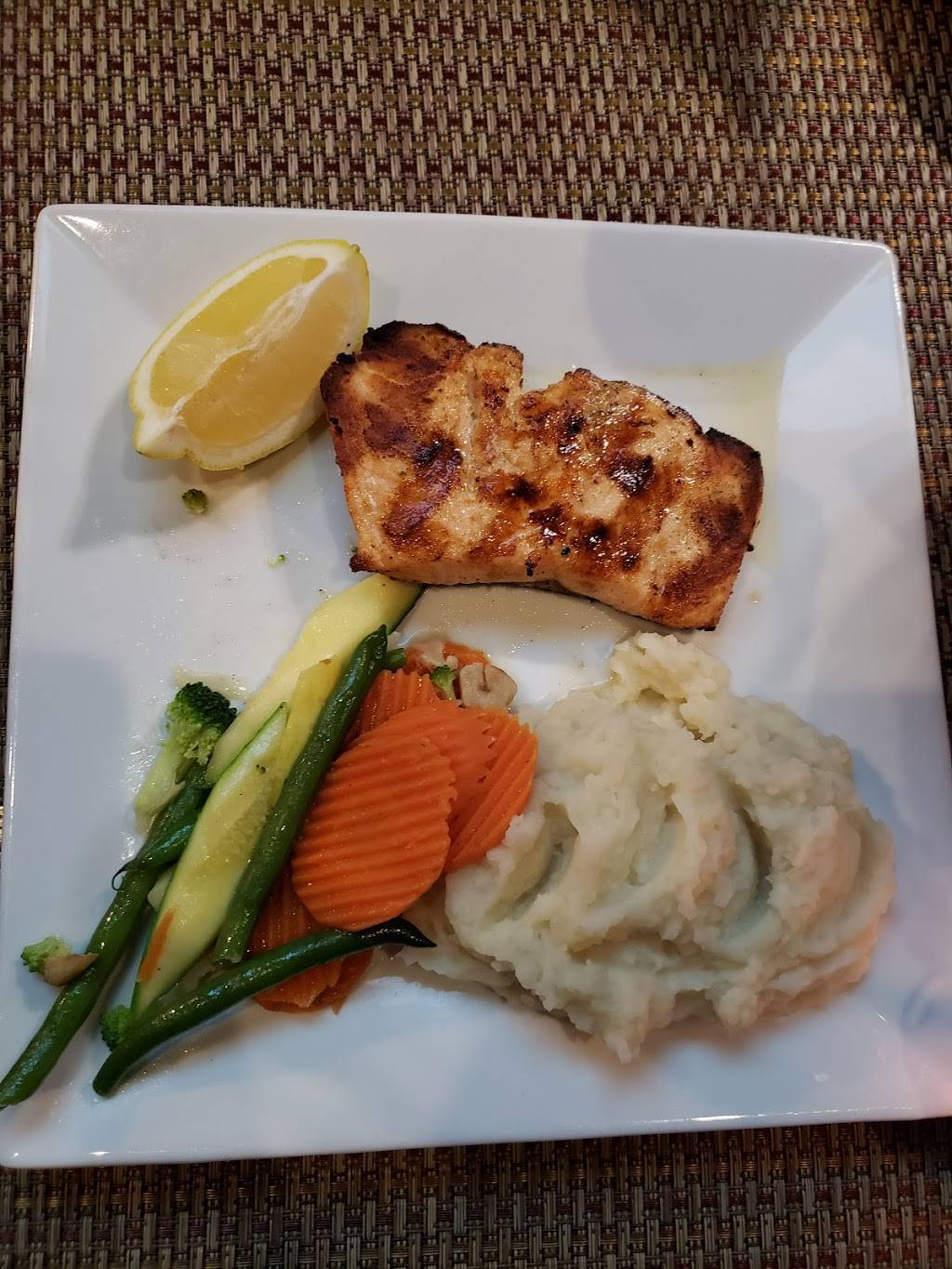 Dark Horse | restaurant | 17 Murray Street, New York, NY 10007, USA | 2126083900 OR +1 212-608-3900