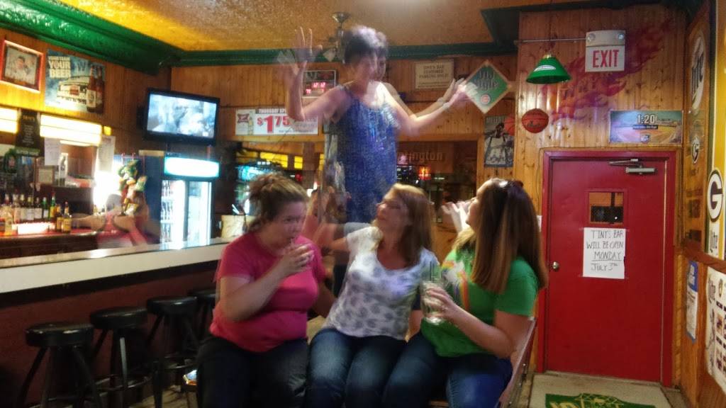 Tinys Bar | restaurant | 111 W Main St, Winneconne, WI 54986, USA | 9205829962 OR +1 920-582-9962