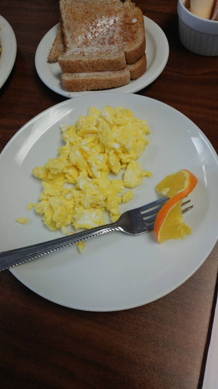 Bobbis Diner | restaurant | 641 Broadway St, Wyoming, ON N0N 1T0, Canada | 5198451739 OR +1 519-845-1739