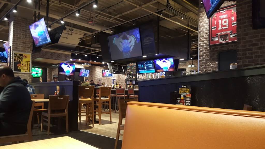 Buffalo Wild Wings | restaurant | 4999 Old Orchard Rd, Skokie, IL 60077, USA | 8476742034 OR +1 847-674-2034