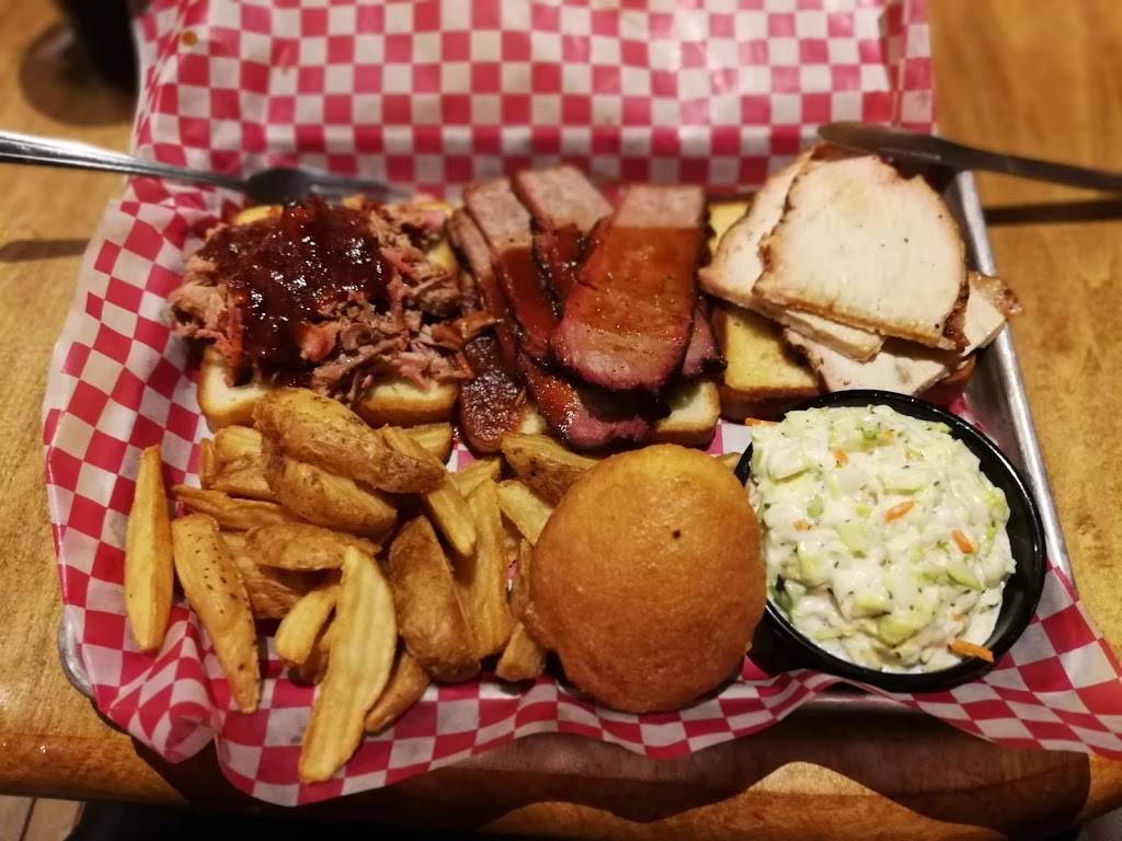 Famous Daves Bar-B-Que | restaurant | 11470 Fourth St, Rancho Cucamonga, CA 91730, USA | 9094812271 OR +1 909-481-2271