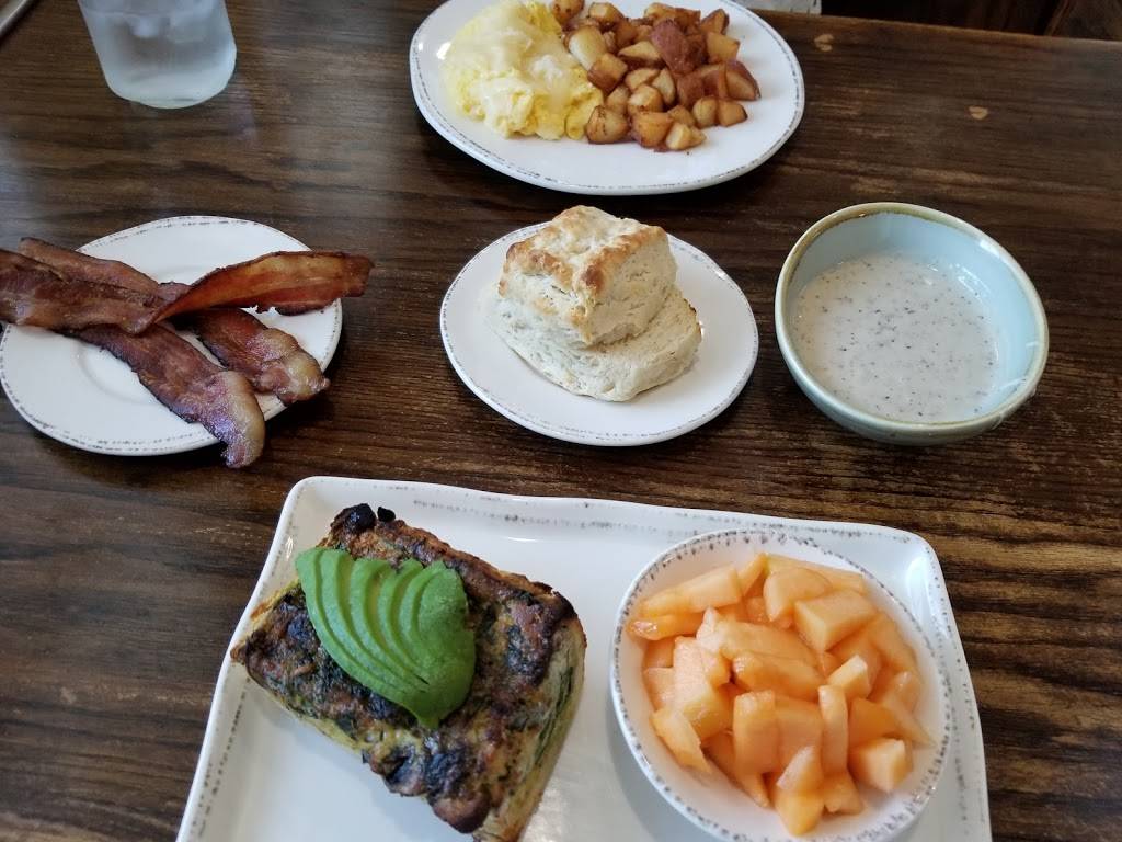 REVs Farmhouse | restaurant | 49271 Golden Oak Loop, Oakhurst, CA 93644, USA | 5596583276 OR +1 559-658-3276