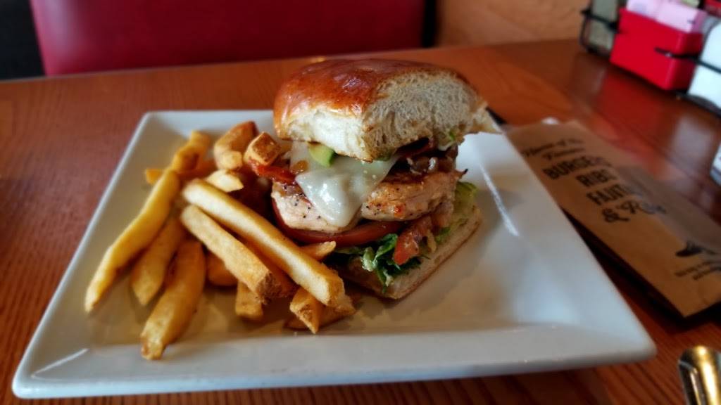 Chilis Grill & Bar | meal takeaway | 15555 E 14th St suite 366, San Leandro, CA 94578, USA | 5103170323 OR +1 510-317-0323