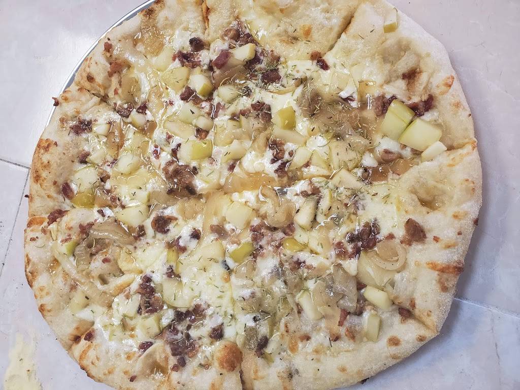 Feelin Saucy Pizzeria | restaurant | 1270 N Wickham Rd Suite 46, Melbourne, FL 32935, USA | 3216108336 OR +1 321-610-8336