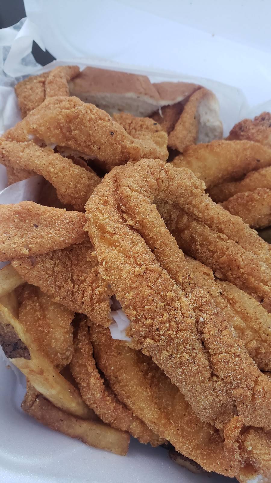 Fat Jacks Chicken & Fish | restaurant | 5912 Blue Pkwy, Kansas City, MO 64129, USA | 8162167686 OR +1 816-216-7686