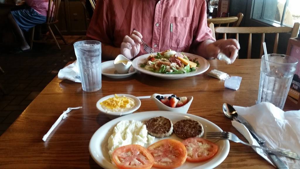 Cracker Barrel Old Country Store | restaurant | 6150 Lazy Days Blvd, Seffner, FL 33584, USA | 8136217323 OR +1 813-621-7323