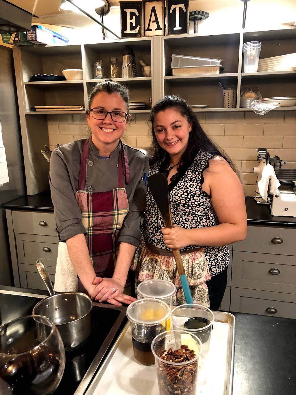 The Chef Next Door | restaurant | 1833 Wyandotte St E, Windsor, ON N8Y 1E5, Canada | 5199152665 OR +1 519-915-2665