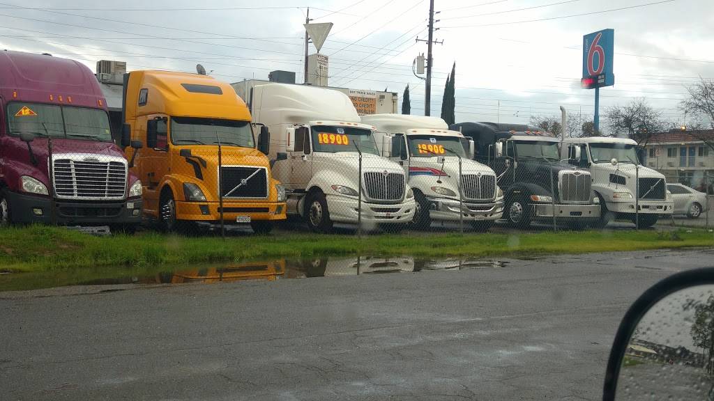 Jack in the Box | restaurant | 733 W Charter Way, Stockton, CA 95206, USA | 2094652682 OR +1 209-465-2682