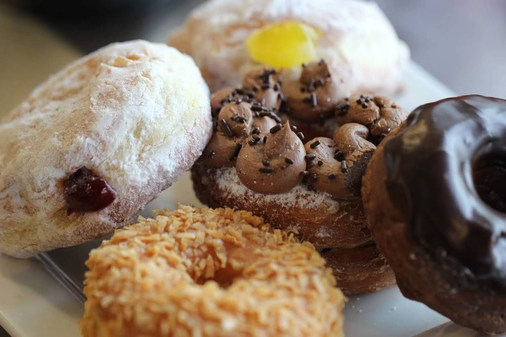 Penas Donut Heaven & Grill | bakery | 11601 Shadow Creek Pkwy #103, Pearland, TX 77584, USA | 7133403231 OR +1 713-340-3231