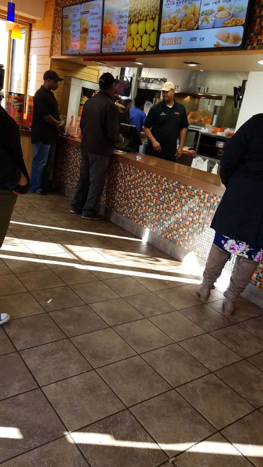 Popeyes Louisiana Kitchen | restaurant | 2877 Target Dr, St. Louis, MO 63136, USA | 3147412600 OR +1 314-741-2600