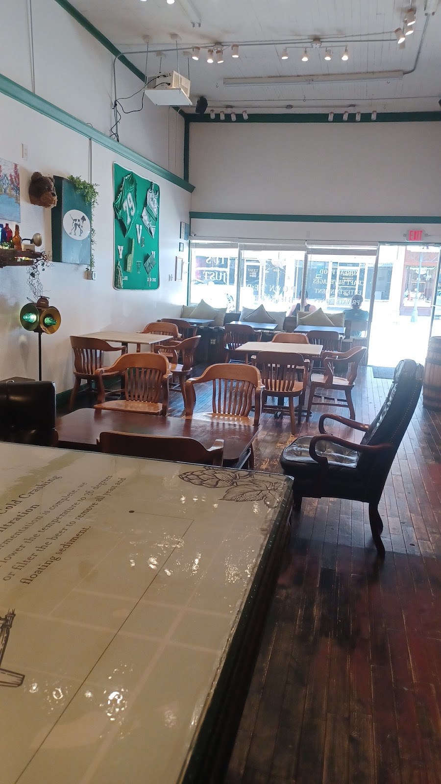 Pointer Brewery | restaurant | 621 Main St, Van Buren, AR 72956, USA | 4792622181 OR +1 479-262-2181