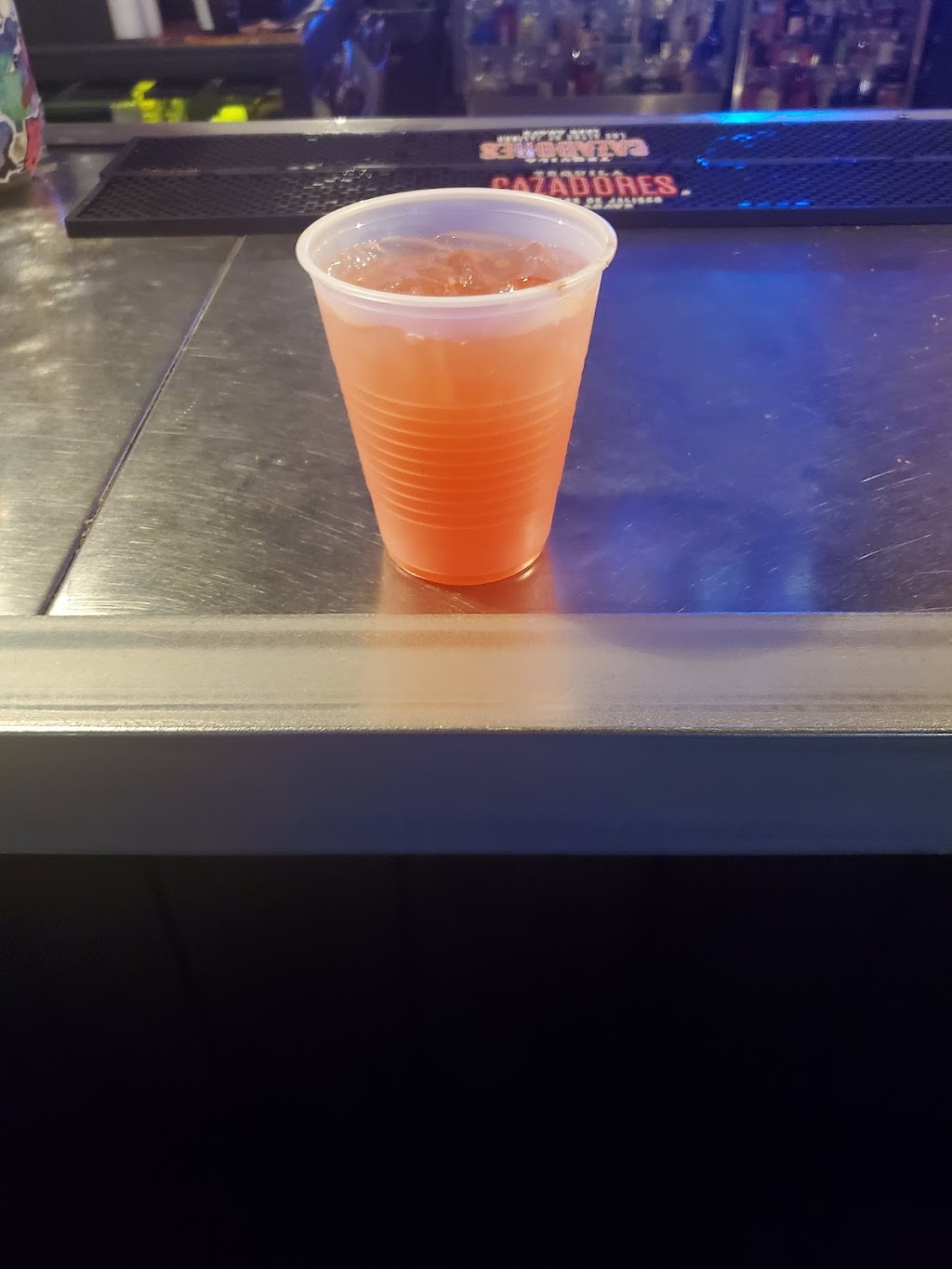 Luckys Rotten Apple | restaurant | 205 Mountain Dr, Destin, FL 32541, USA | 8504247619 OR +1 850-424-7619