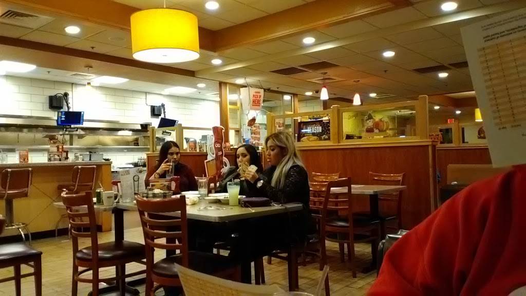 Dennys | restaurant | 7401 Elsie Ave, Sacramento, CA 95828, USA | 9166892011 OR +1 916-689-2011