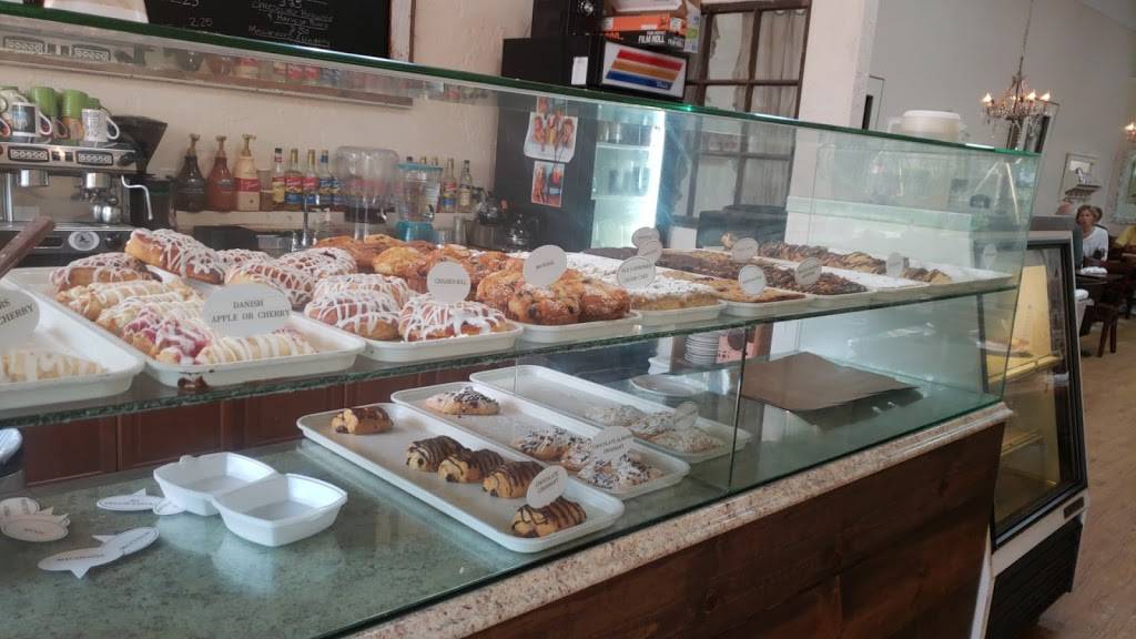 Upper Crust Cafe & Bakery | bakery | 213 W Venice Ave, Venice, FL 34285, USA | 9412440430 OR +1 941-244-0430