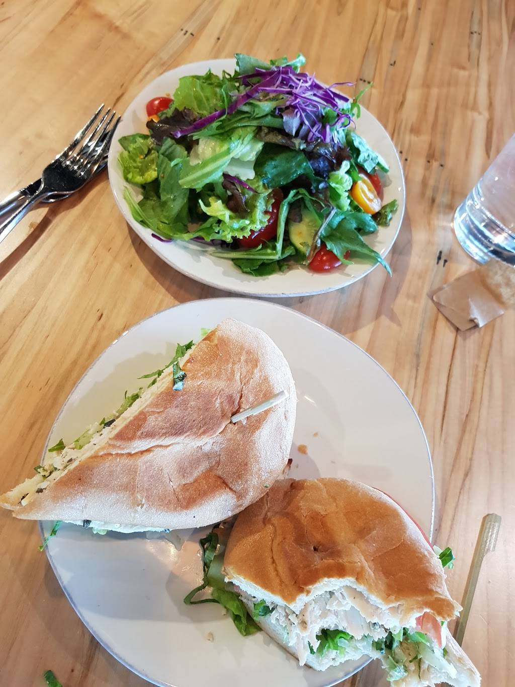 Tiny Tavern | night club | 600 E Grand Ave, Chicago, IL 60611, USA | 3123743923 OR +1 312-374-3923