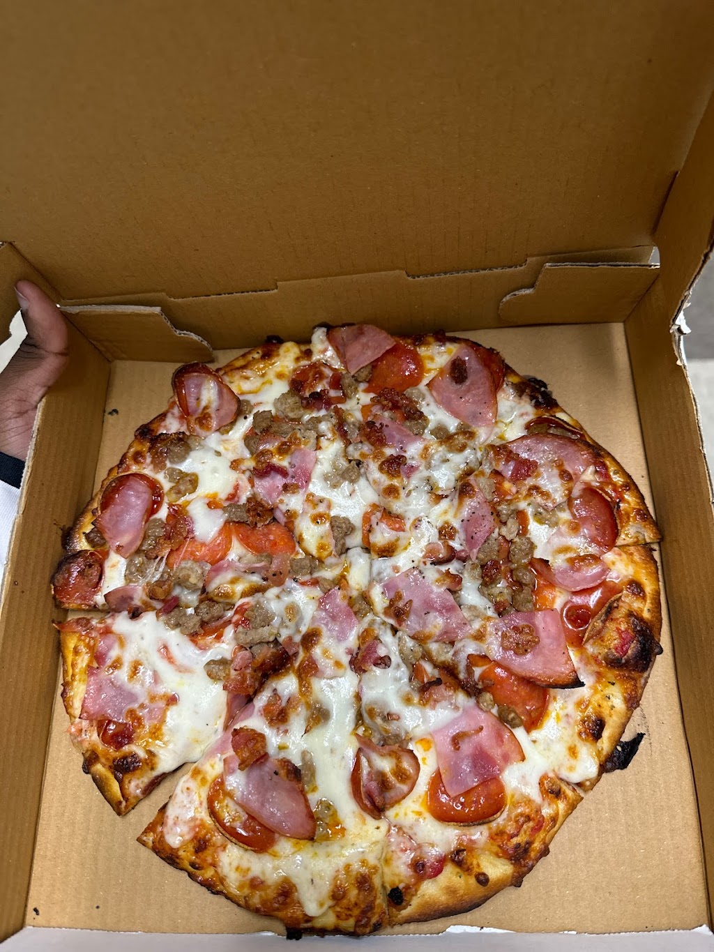 LEOS PIZZA Outlets of Little Rock | restaurant | 11201 Bass Pro Pkwy, Little Rock, AR 72210, USA | 8708288150 OR +1 870-828-8150