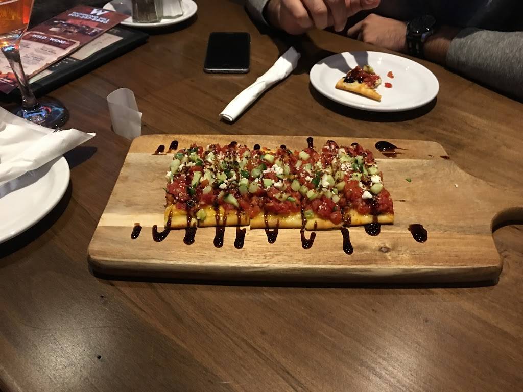 Wild Wing | restaurant | 9580 Yonge St #11, Richmond Hill, ON L4C 1V6, Canada | 9052376940 OR +1 905-237-6940