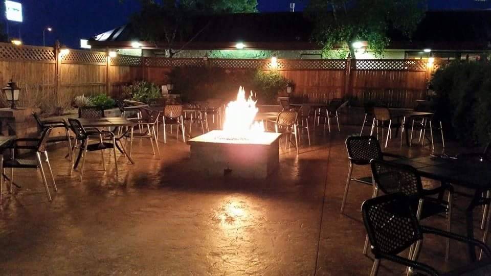 The Huddle Sports Bar | restaurant | 1887 Armour Rd, Bourbonnais, IL 60914, USA | 8153487677 OR +1 815-348-7677