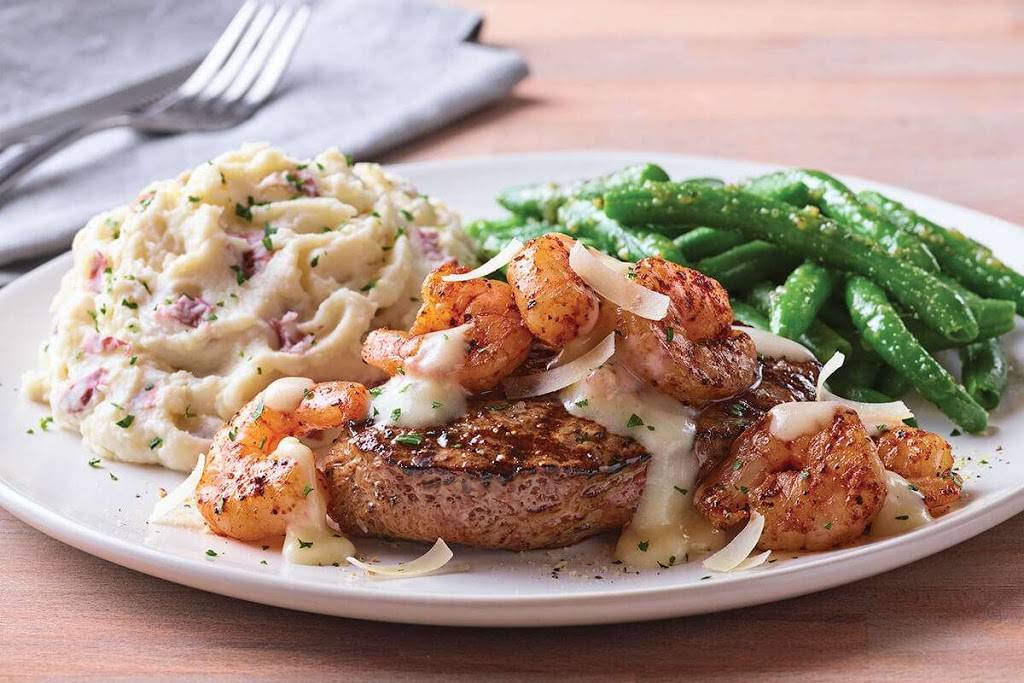 Applebees Grill + Bar | restaurant | 2430 N Glenstone Ave, Springfield, MO 65803, USA | 4178632200 OR +1 417-863-2200