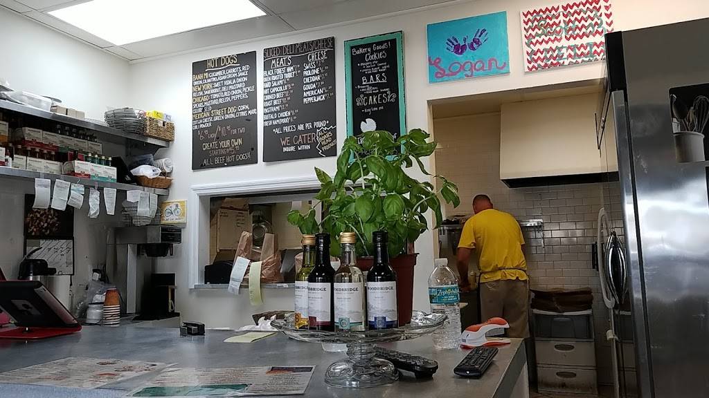 Scotts Deli | restaurant | 5337 Gulf Dr, Holmes Beach, FL 34217, USA | 9417783000 OR +1 941-778-3000