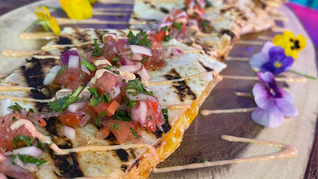 Aruba shots bar & restaurant | restaurant | 463 21st Ave, Paterson, NJ 07513, USA | 8623491320 OR +1 862-349-1320