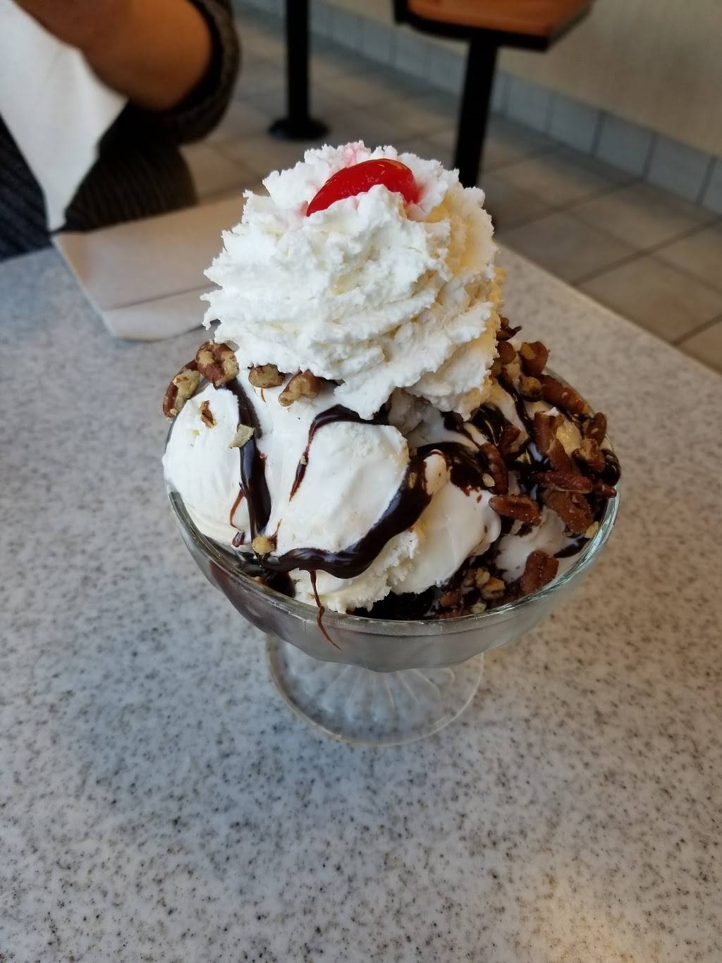 Oberweis Ice Cream and Dairy Store | restaurant | 6469 N Lincoln Ave, Lincolnwood, IL 60712, USA | 8479834514 OR +1 847-983-4514