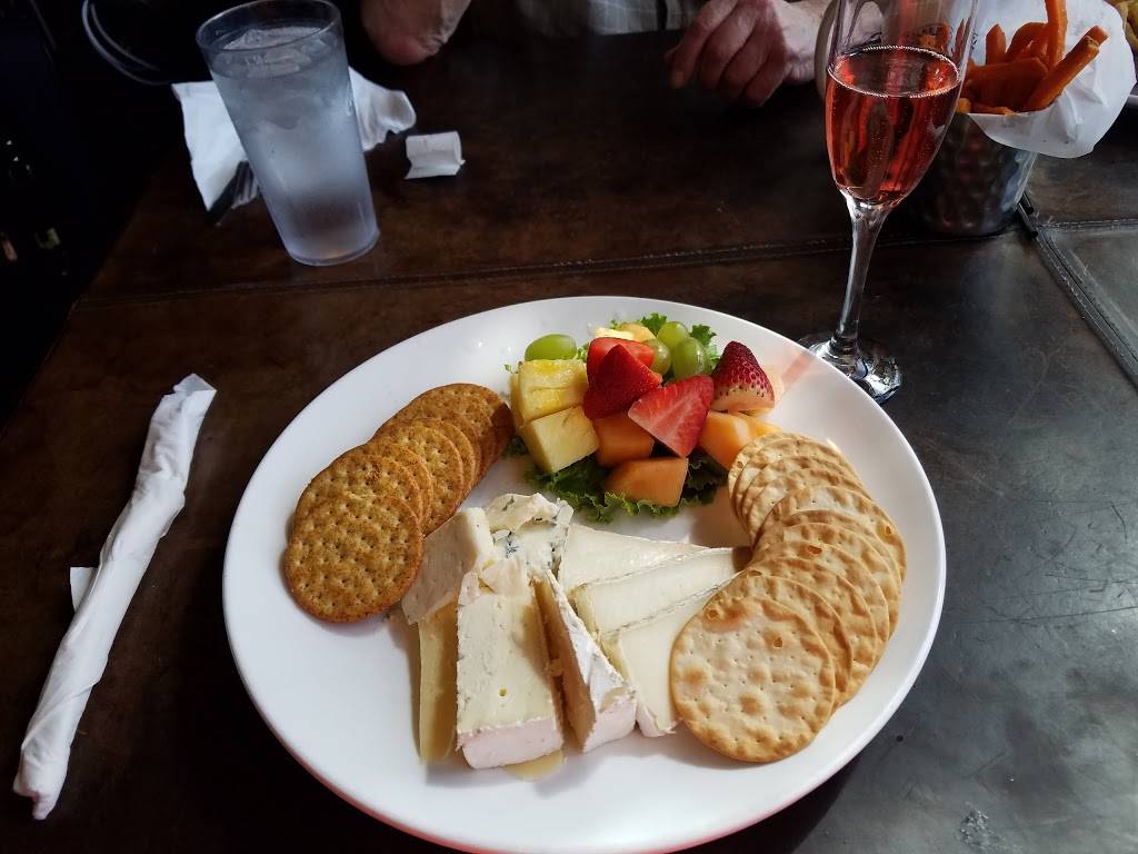 Sky Lounge | restaurant | 2200 Airport Blvd #143, Santa Rosa, CA 95403, USA | 7075429400 OR +1 707-542-9400