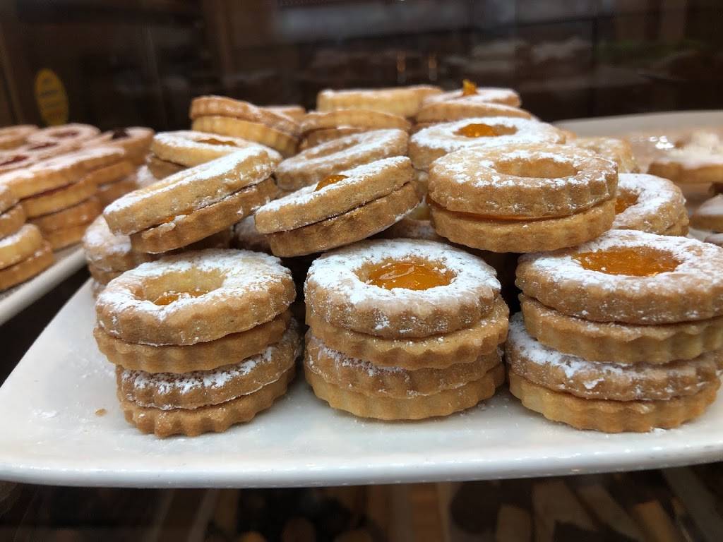 Lovis Delicatessen | bakery | 24005 Calabasas Rd, Calabasas, CA 91302, USA | 8182238777 OR +1 818-223-8777