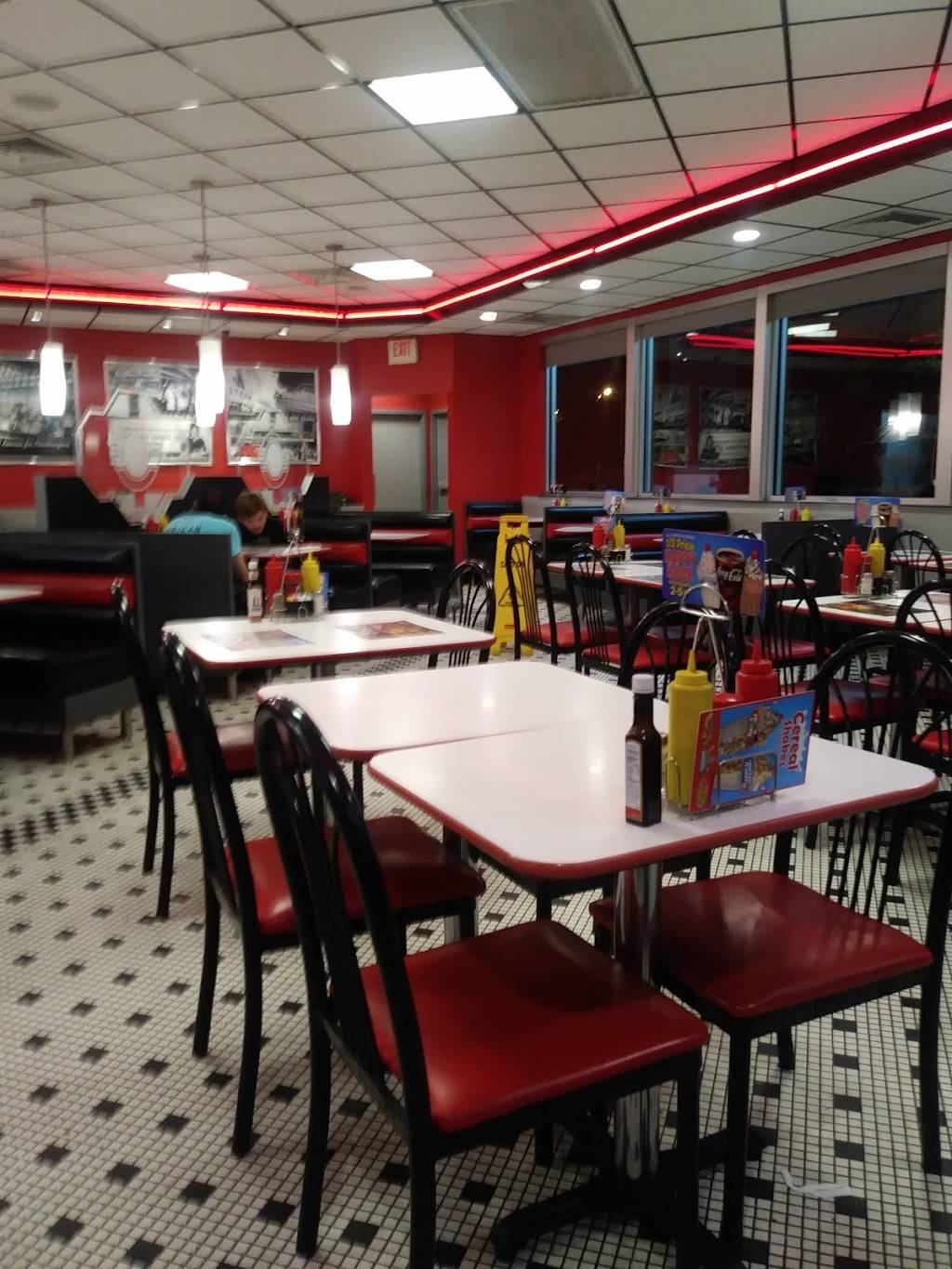 Steak n Shake | restaurant | 719 Myatt Dr, Madison, TN 37115, USA | 6158608158 OR +1 615-860-8158