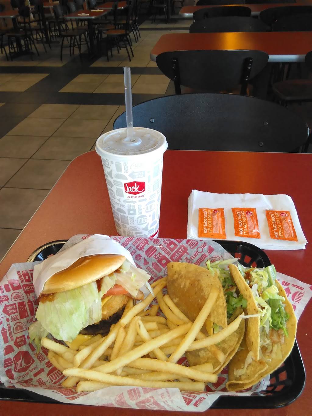 Jack in the Box | restaurant | 733 W Charter Way, Stockton, CA 95206, USA | 2094652682 OR +1 209-465-2682